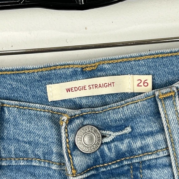 Levi's Wedgie Straight Medium Wash Distressed Womens Size: 26 - Picture 5 of 8